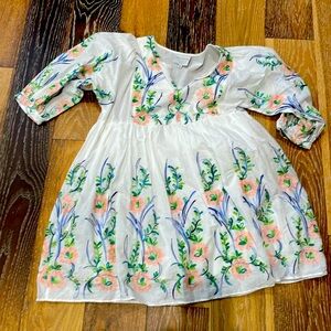Cute white baby doll dress. Size large. It is a gently used.